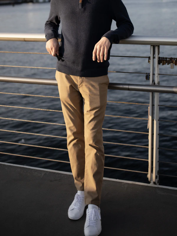 Days 4–5: Navy knit · khaki chinos · white sneakers
