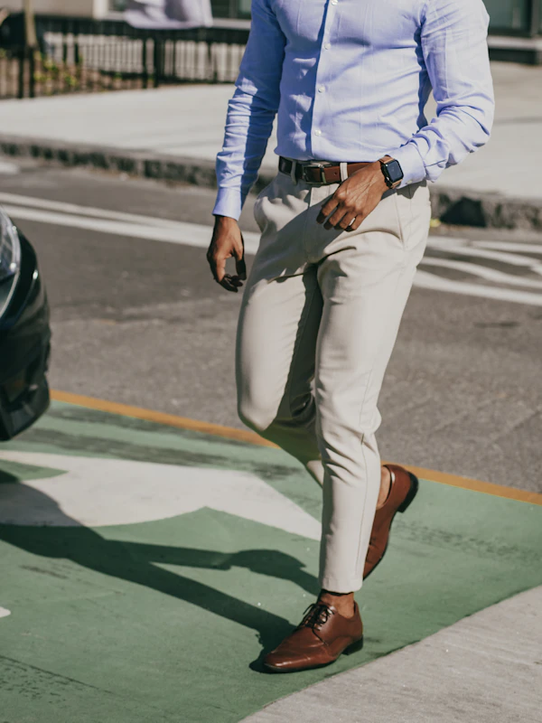 Days 2–3: Light blue shirt · beige chinos · brown shoes